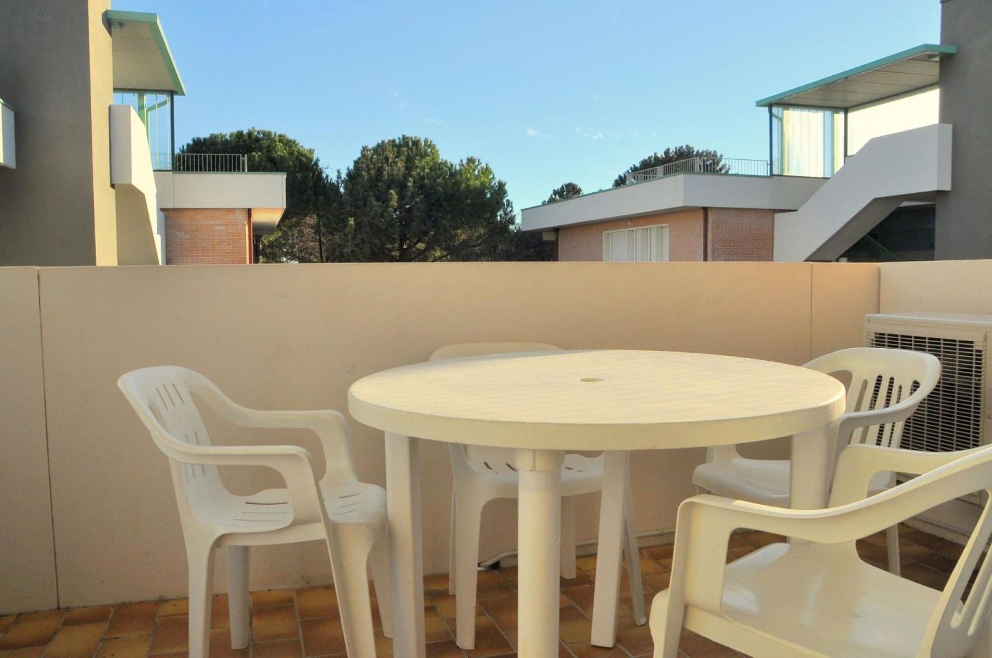 White Apartment With Terrace - Beahost Bibione Dış mekan fotoğraf