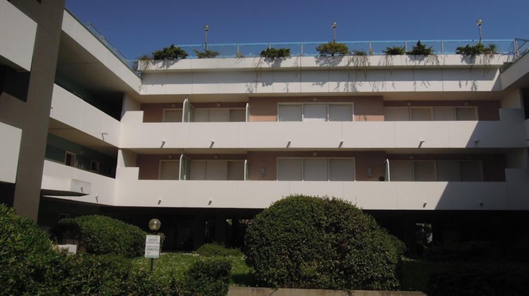 White Apartment With Terrace - Beahost Bibione Dış mekan fotoğraf